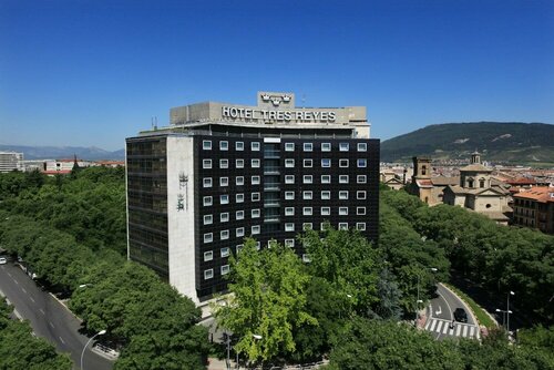 Внешний вид отеля Hotel Tres Reyes Pamplona в Памплоне, фото 3