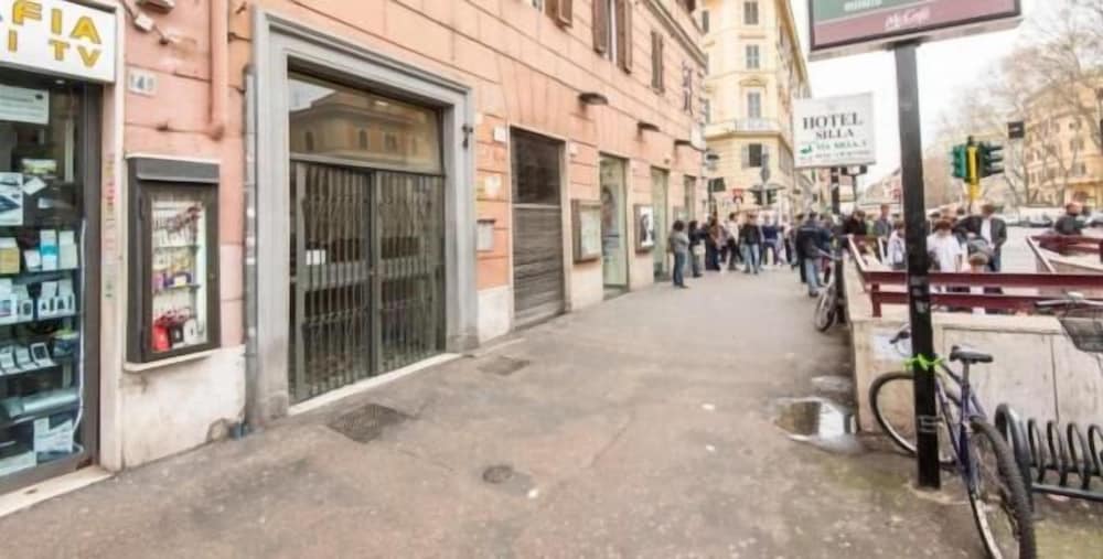 Фото Vatican Rooms Guest House