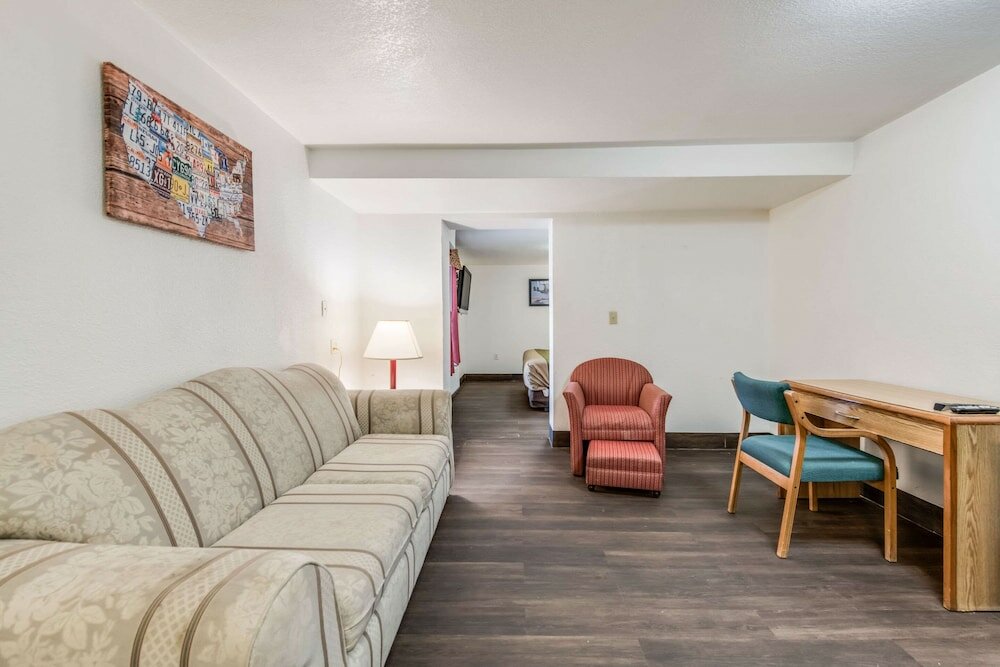 Фото Econo Lodge Truman Inn