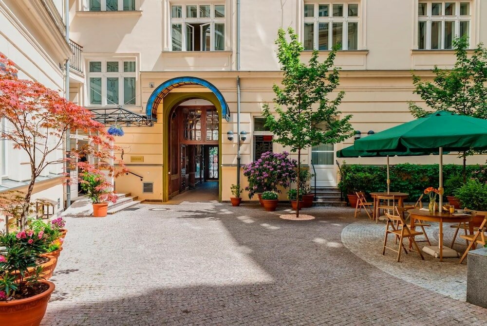 Фото отеля 1