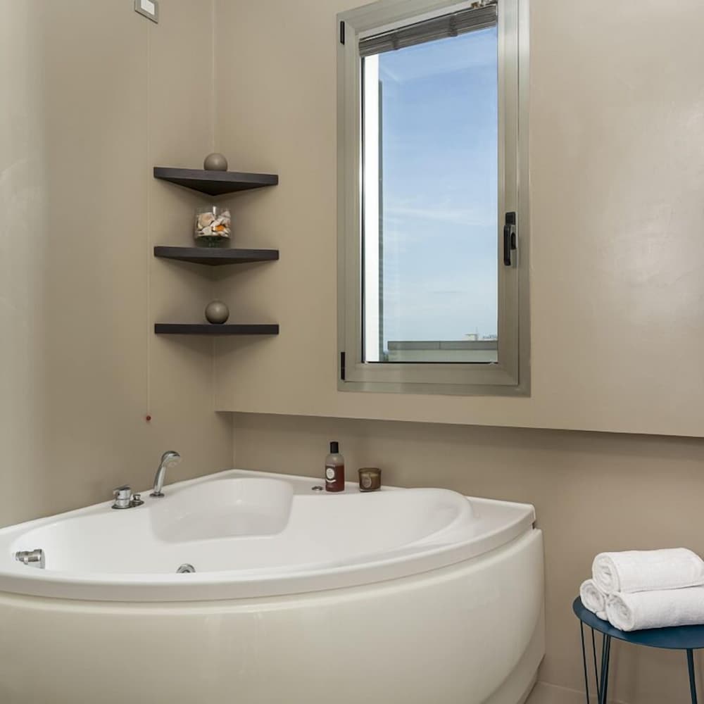 Фото Hotel The One