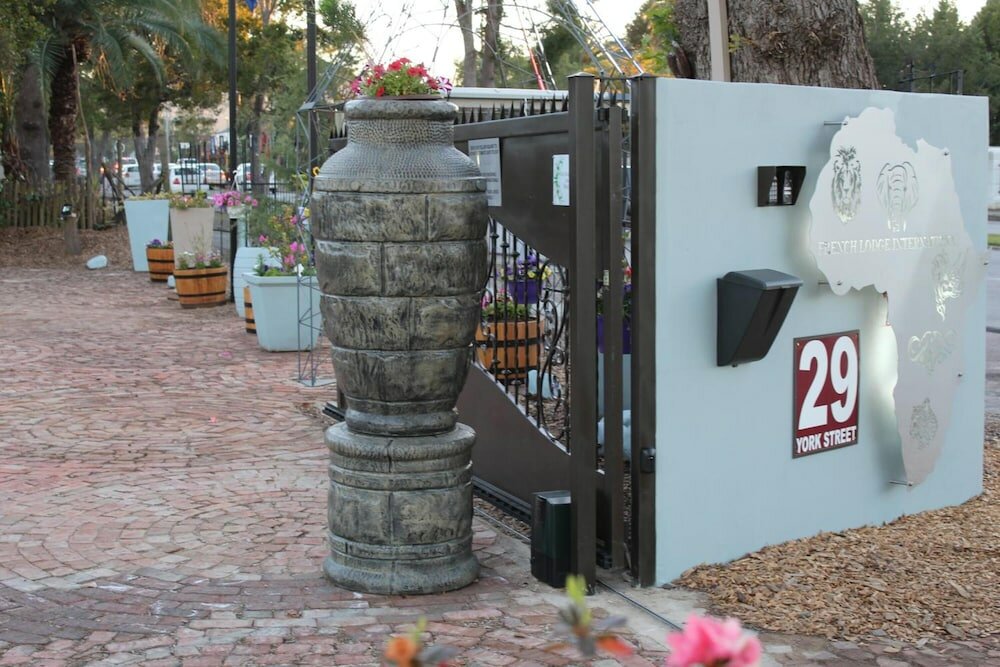 Фото French Lodge International