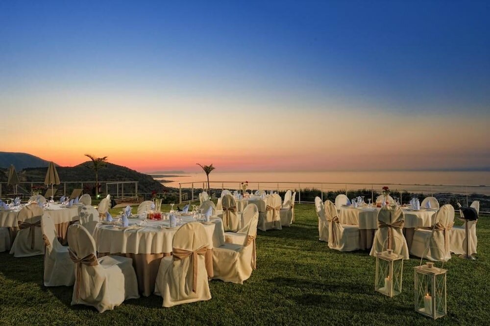 Фото Royal Heights Resort Villas & SPA