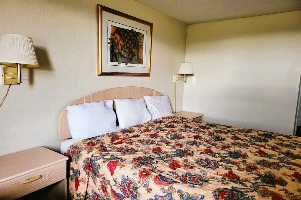 Фото USA Inn Junction City Near Fort Riley