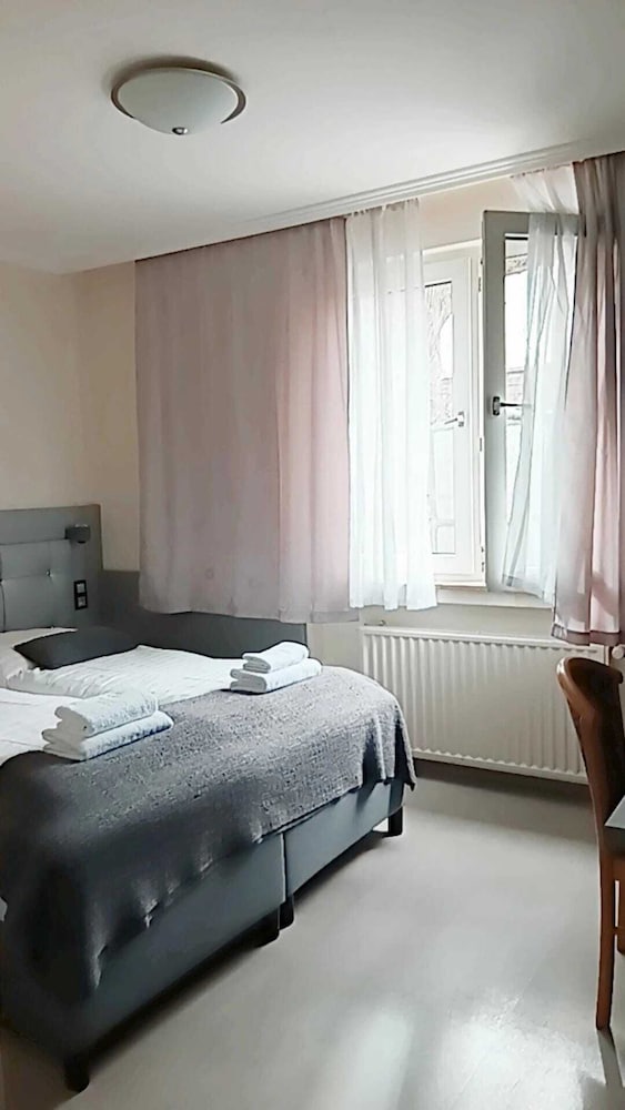 Фото отеля 2