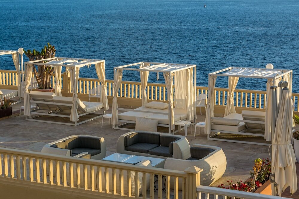 Фото Pearly Grey Ocean Club Apartments & Suites