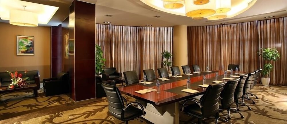 Фото Rainbird International Hotel