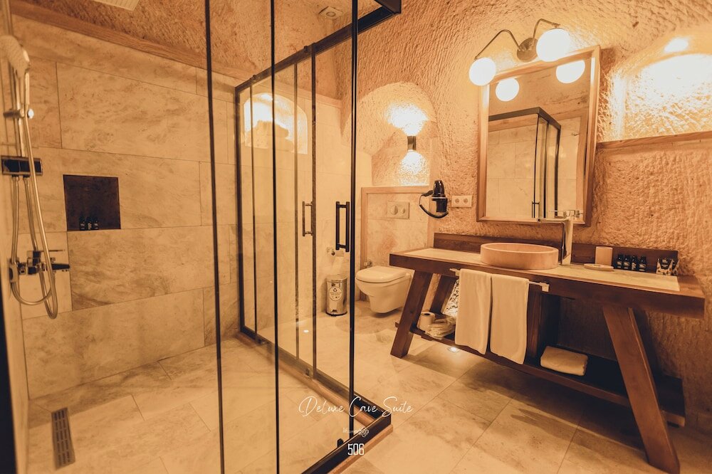 Фото Nino Cave Suites