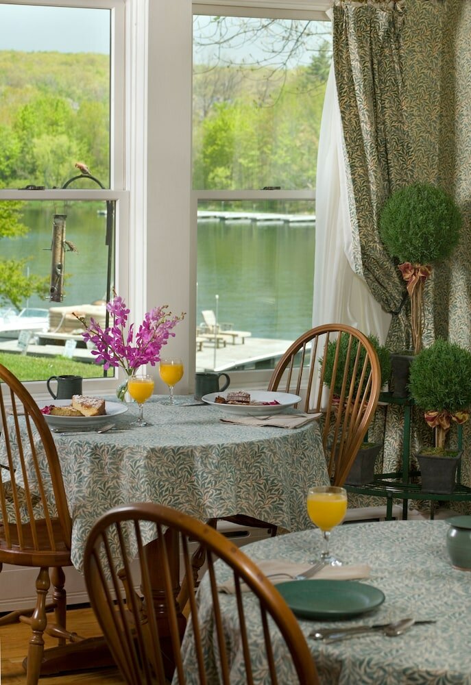 Фото Lake Pointe Inn