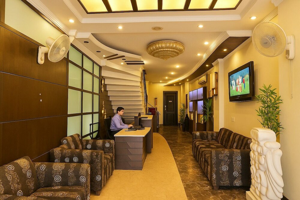 Фото Hotel Tjs Royale