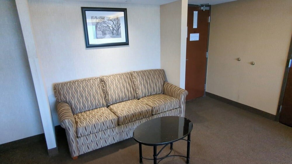 Фото Hotel Lotus Kansas City Merriam