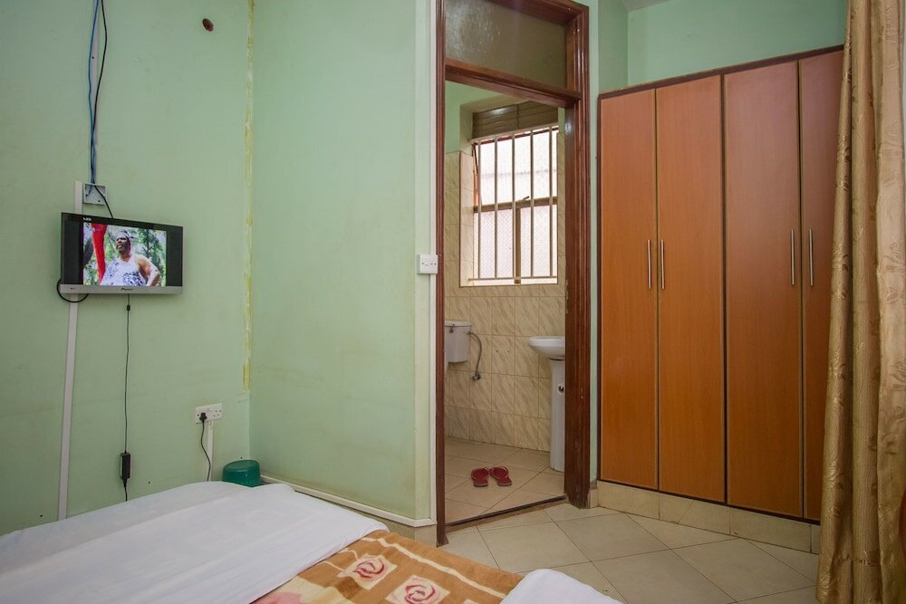 Фото Makerere Serene Hotel