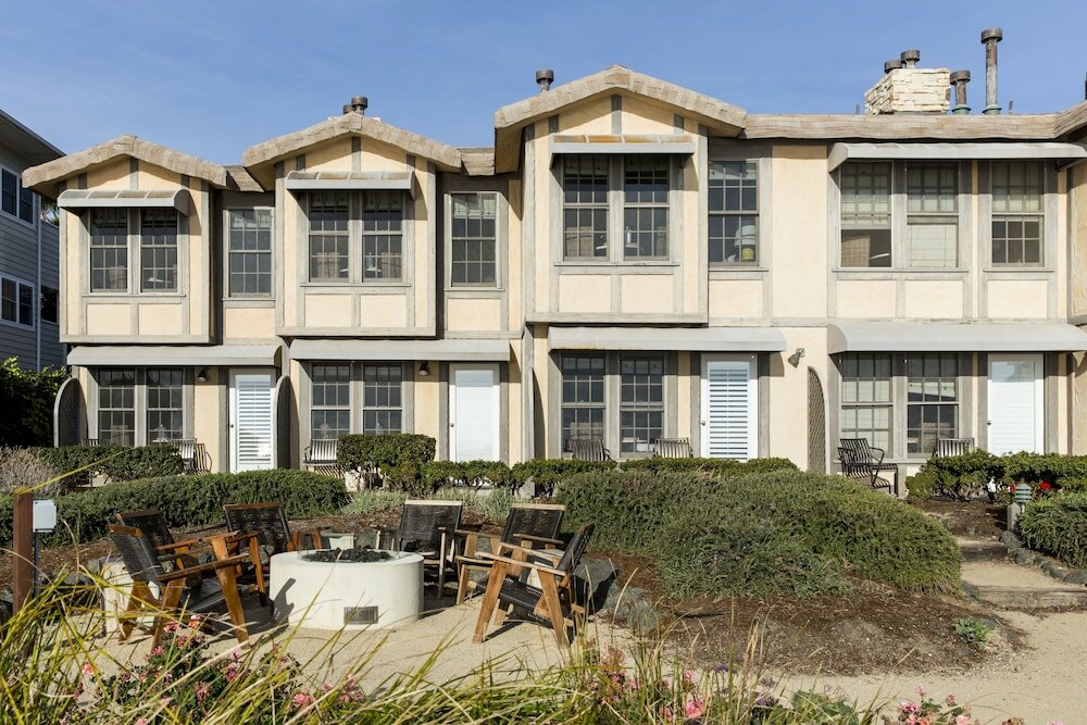 Фото Cottage Inn by The Sea