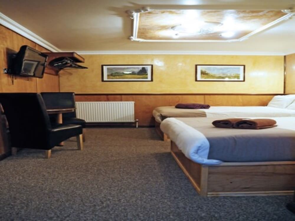 Фото Cricklewood Lodge Hotel