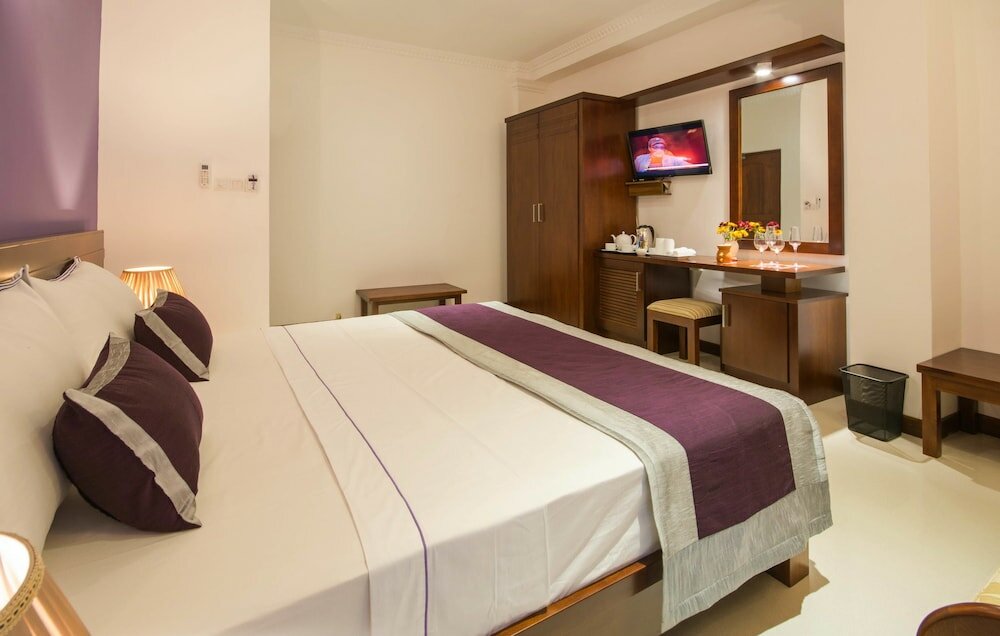 Фото Ceyloni City Hotel