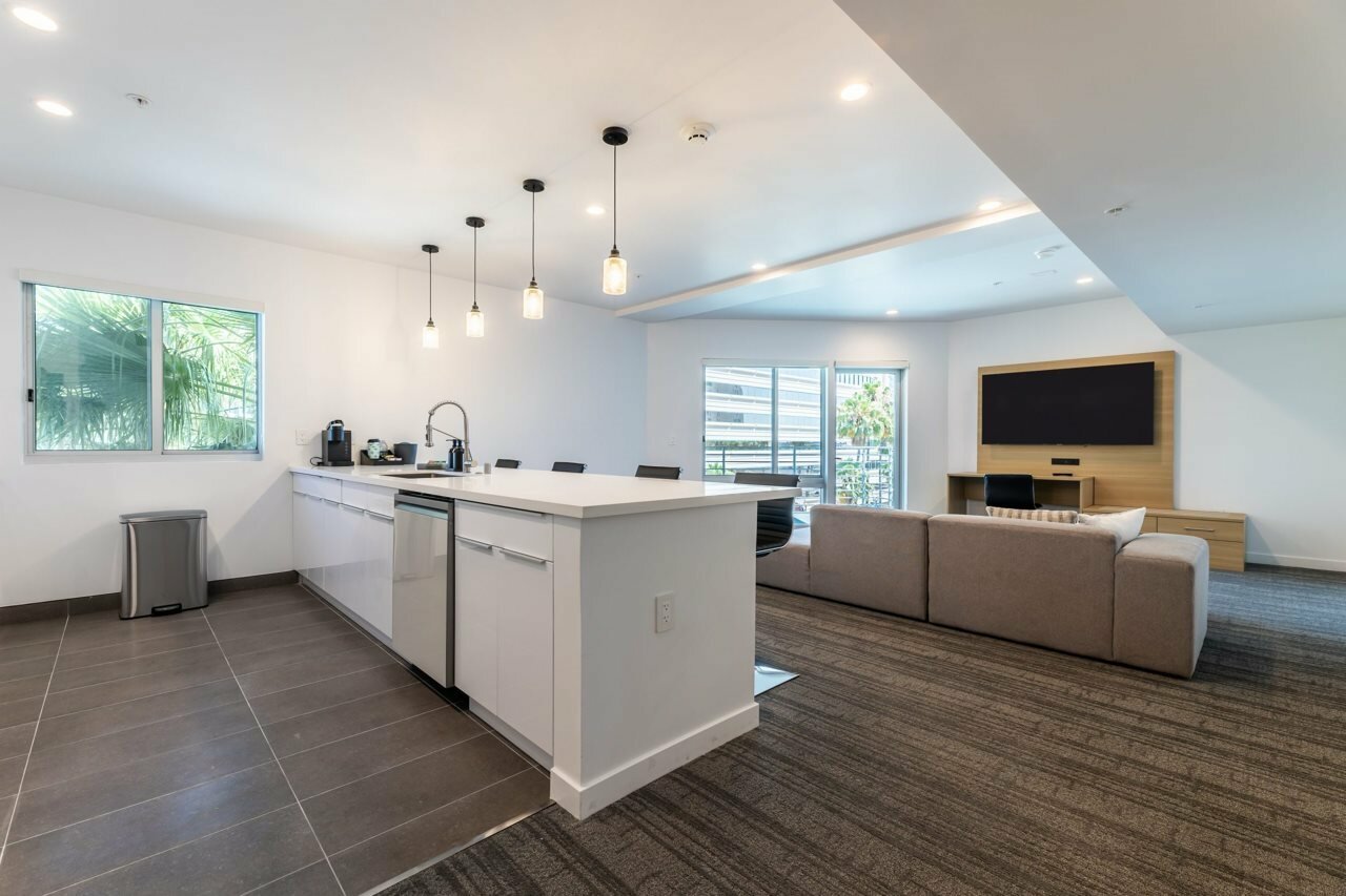 Фото Hotel Mai Downtown Long Beach