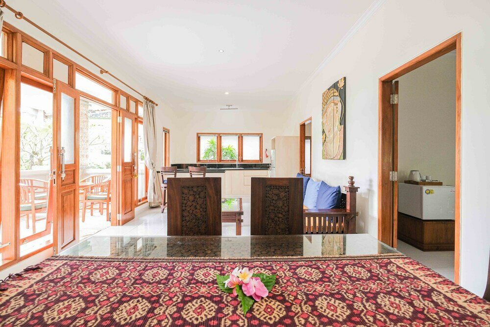 Фото Poinciana Resort Bali