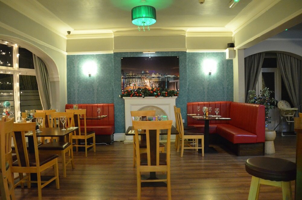 Фото Orrell Park Hotel