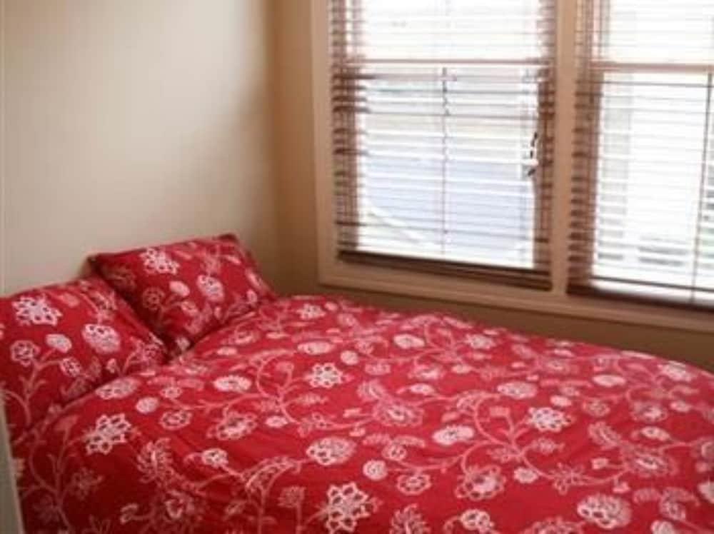 Фото Roscoe Village Guesthouse