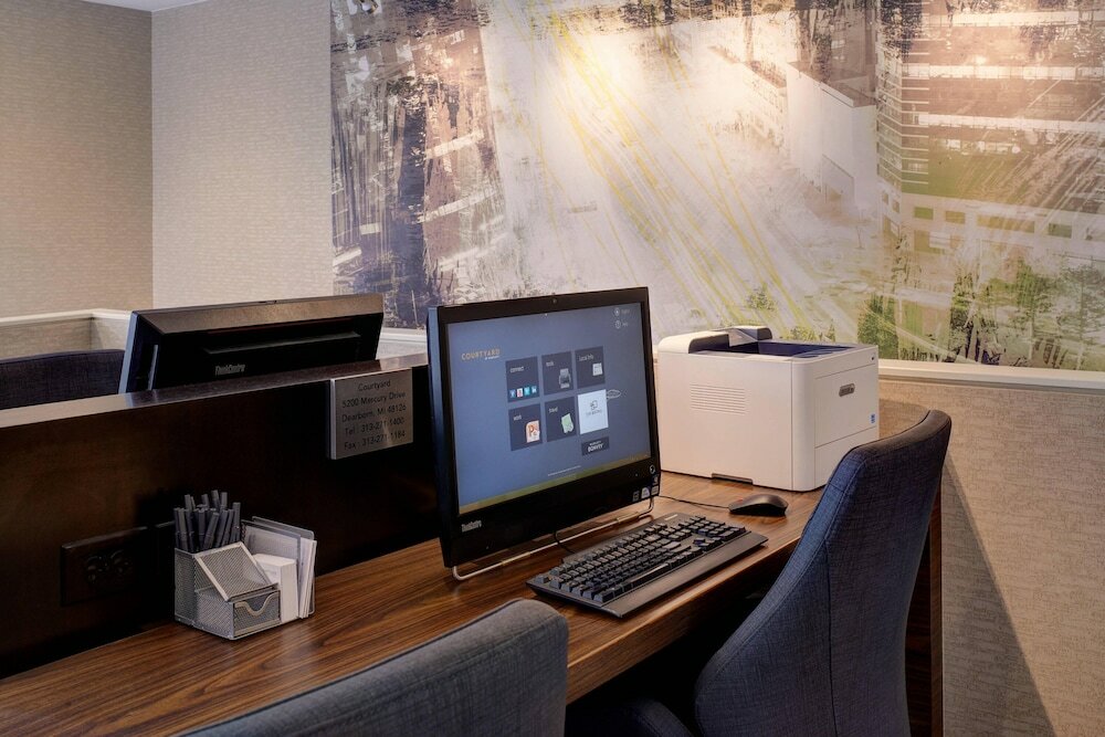 Фото Courtyard by Marriott Detroit Dearborn