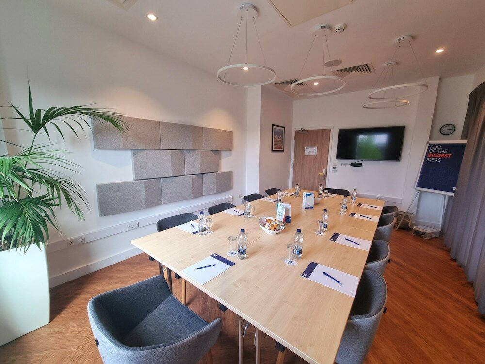 Фото Holiday Inn Express Stockport, an Ihg Hotel