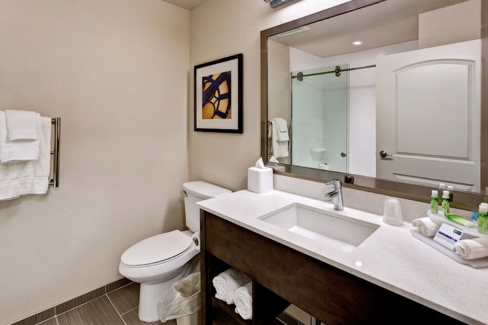 Фото Holiday Inn Express & Suites Manhattan, an Ihg Hotel