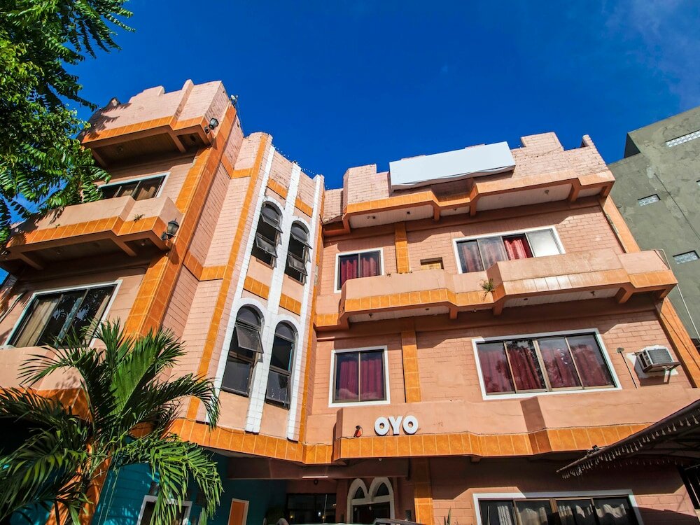 Фото Oyo 749 La Maria Pension And Tourist Inn Hotel