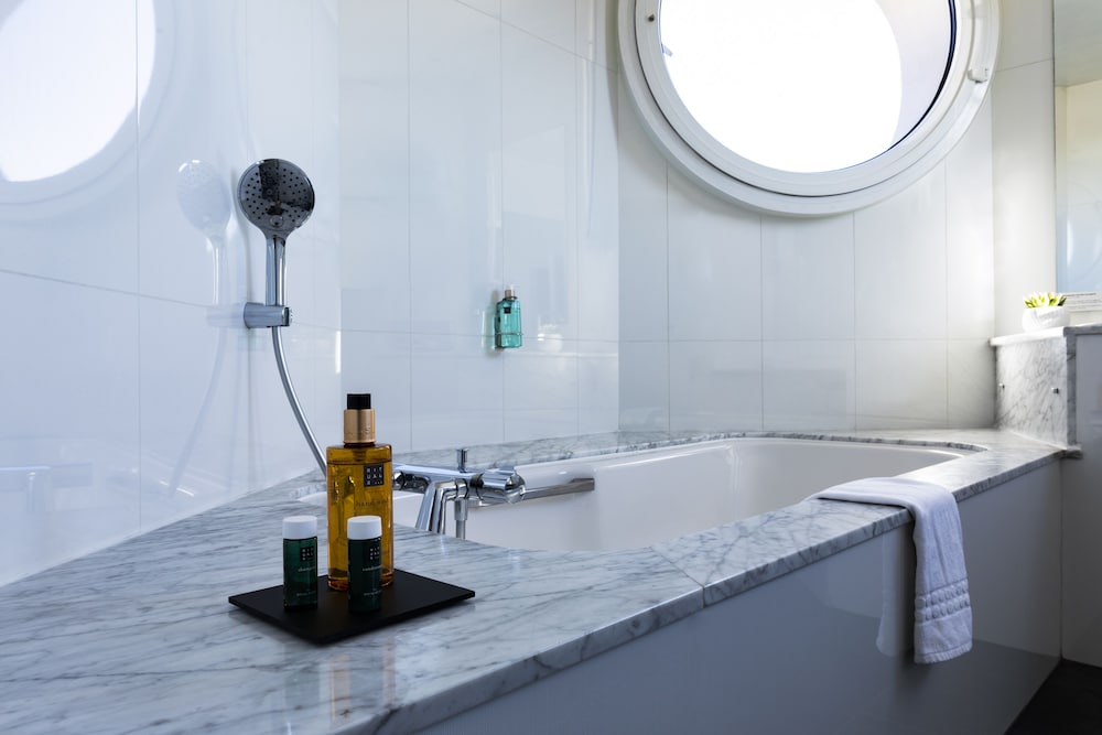 Фото Escale Oceania Marseille Vieux Port