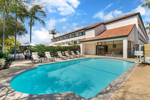 Внешний вид отеля Best Western Plus Newport Mesa Inn в Коста-Месе, фото 2