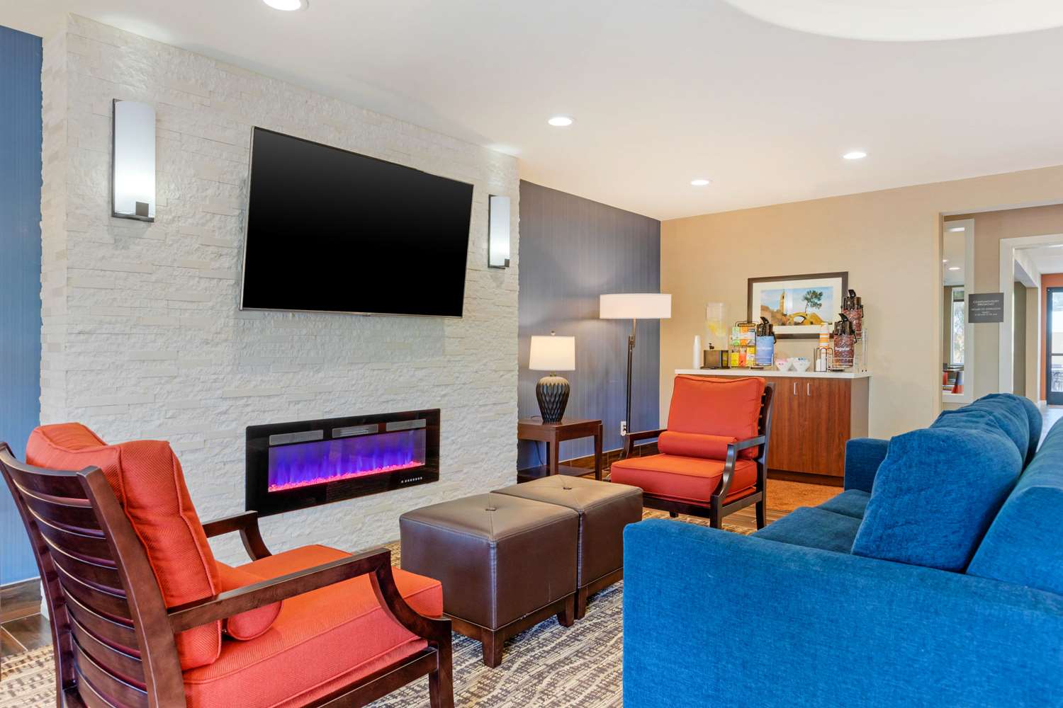 Фото Comfort Inn & Suites near Ontario Airport