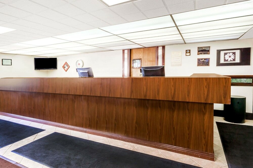 Фото Ramada Hotel & Conference Center by Wyndham Lansing