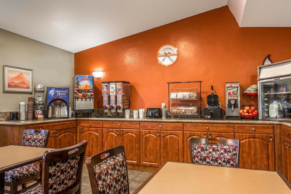 Фото Howard Johnson by Wyndham Phoenix Airport/Downtown Area