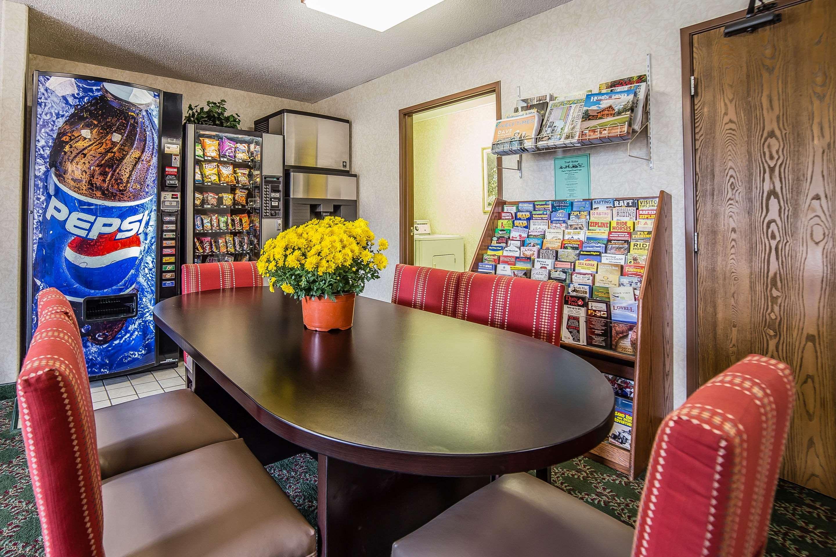 Фото Yellowstone River Inn & Suites