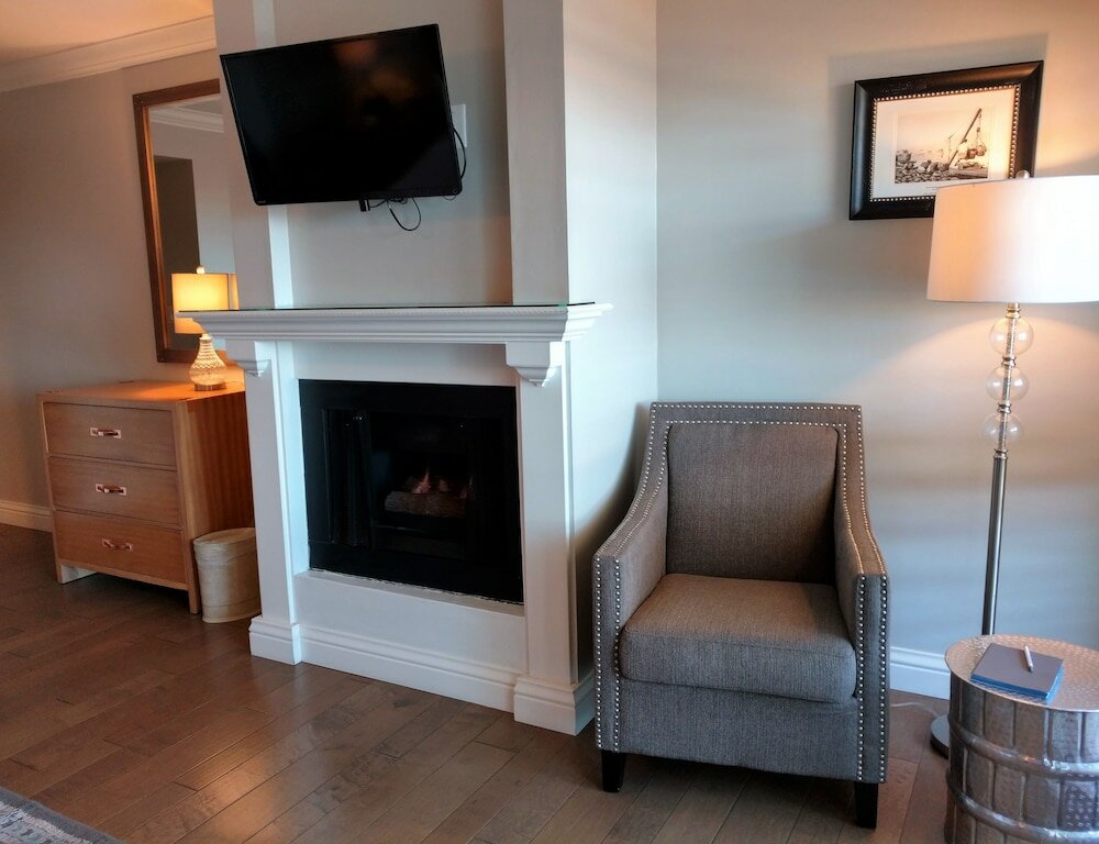 Фото 456 Embarcadero Inn & Suites