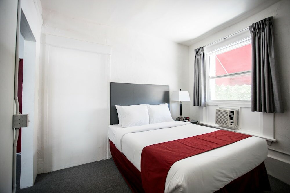 Фото The American Hotel