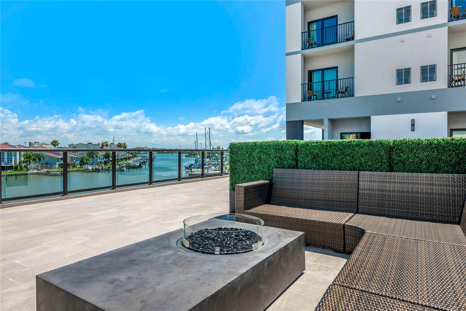 Фото Cambria Hotel St Petersburg-Madeira Beach Marina