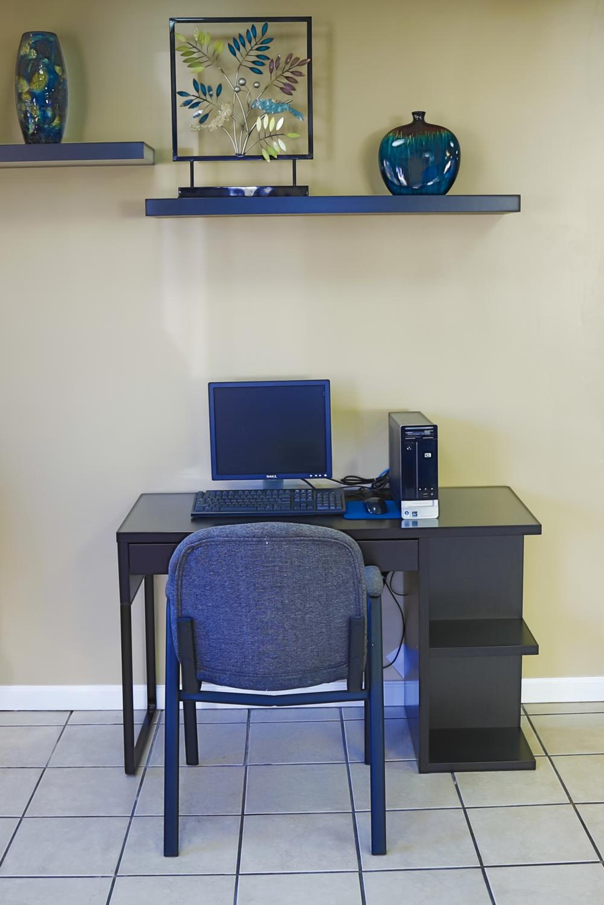 Фото Super 8 by Wyndham Charlotte University