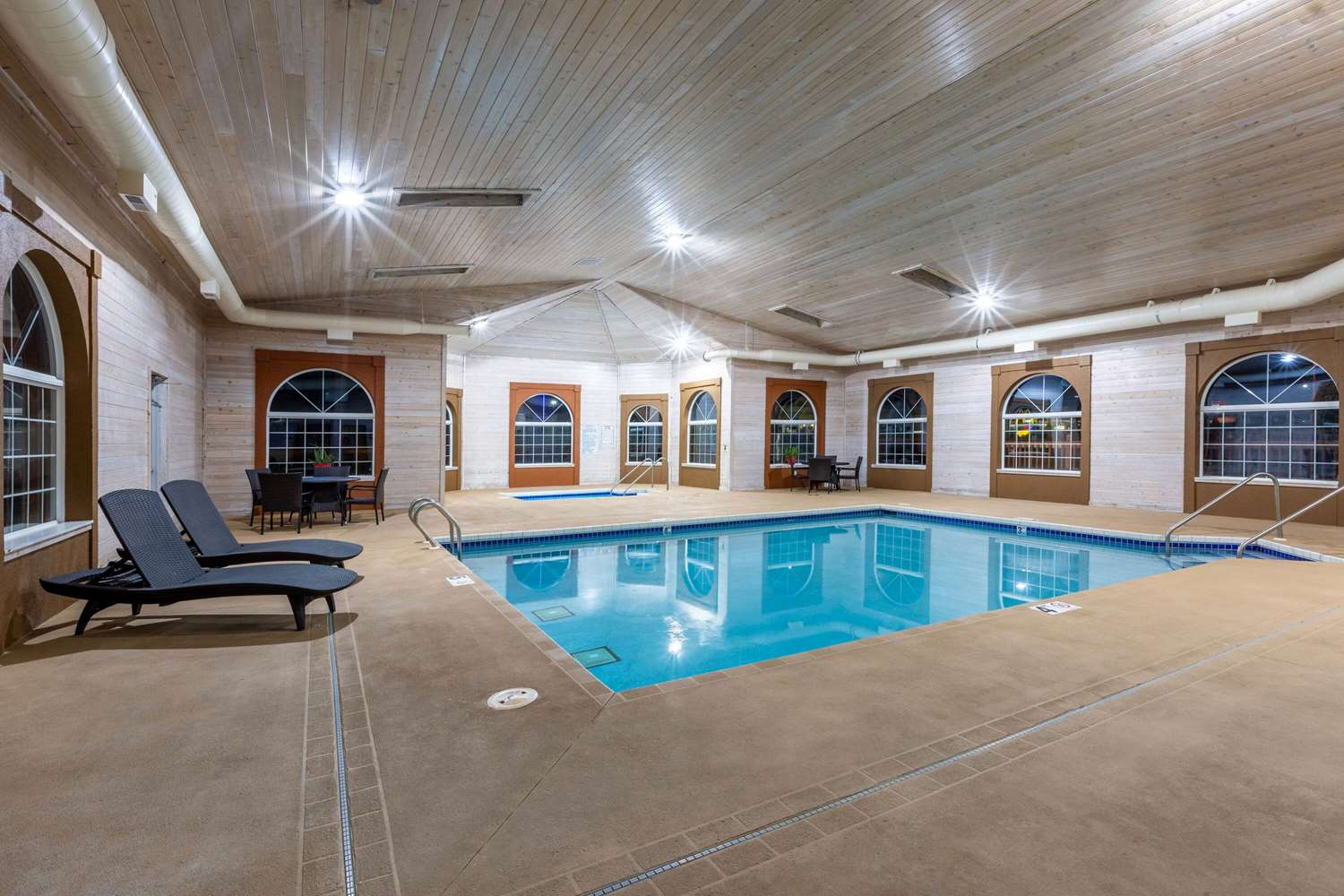 Фото AmericInn by Wyndham Jefferson