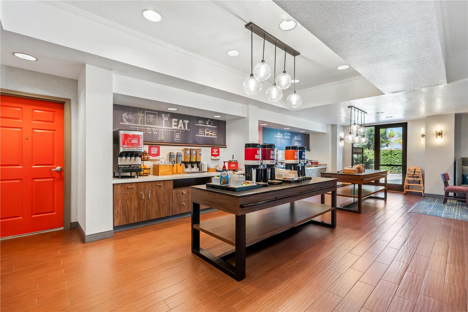 Фото Hampton Inn & Suites Lathrop