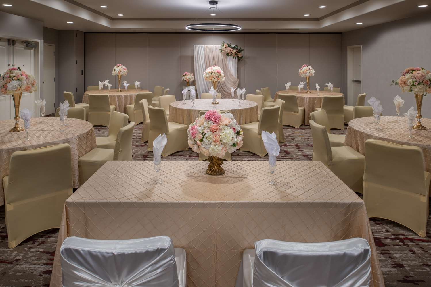 Фото Hilton Garden Inn Fontana