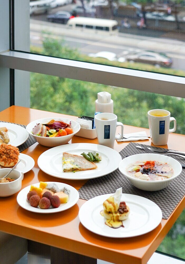 Фото Renaissance Beijing Capital Hotel