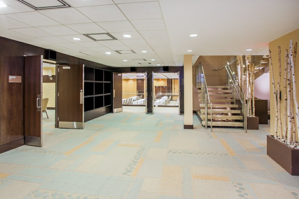 Фото Crowne Plaza Lombard Downers Grove, an Ihg Hotel