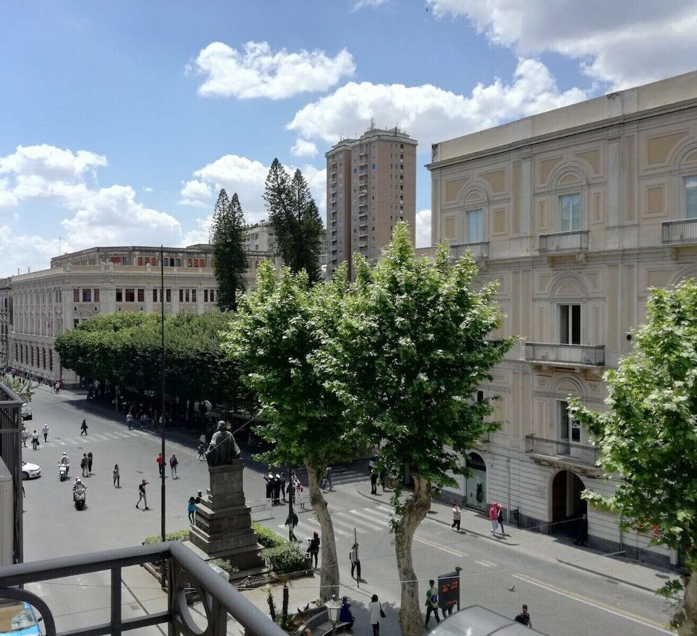 Фото Moonlight Hotel & Suites