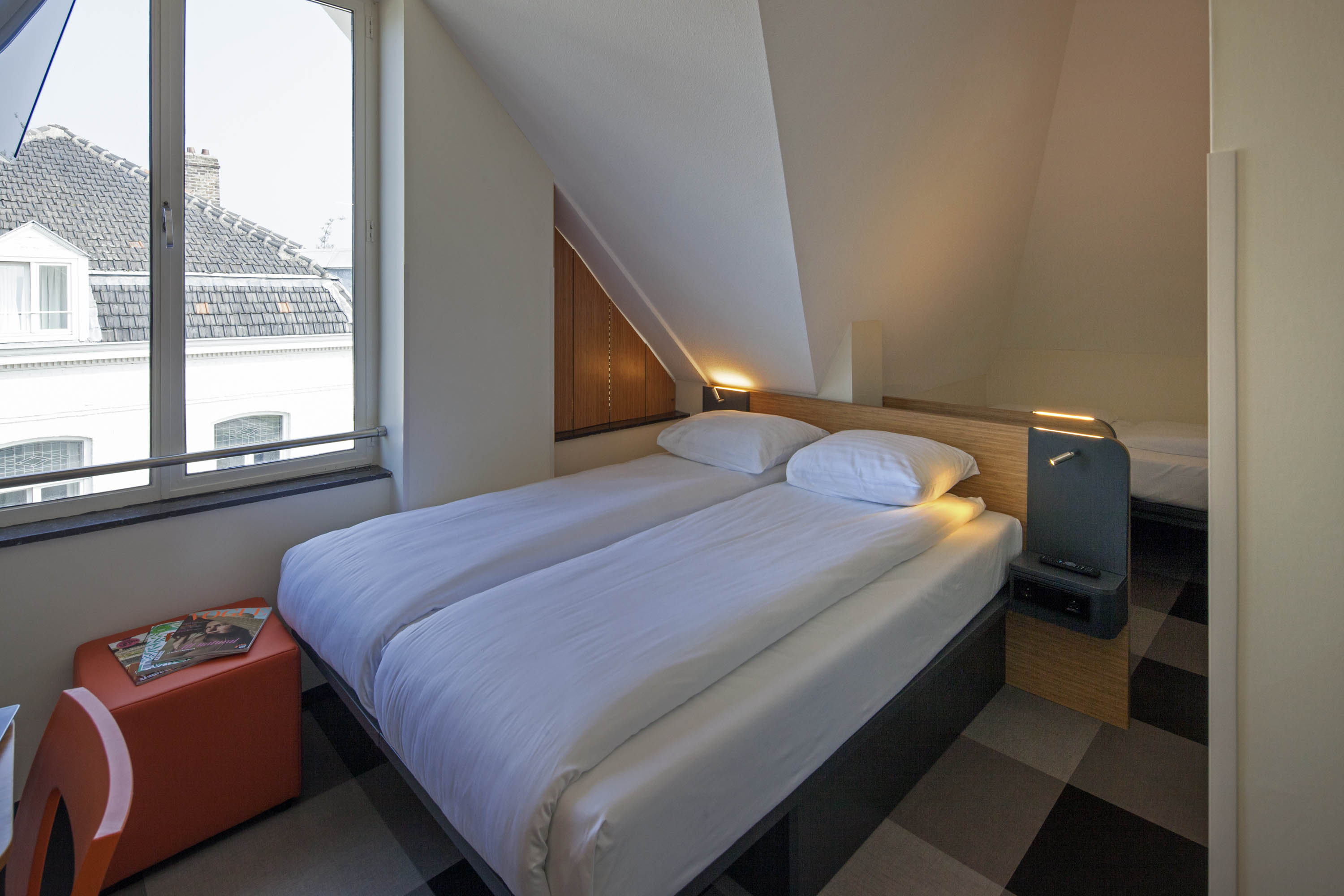 Фото EasyHotel Maastricht City Centre