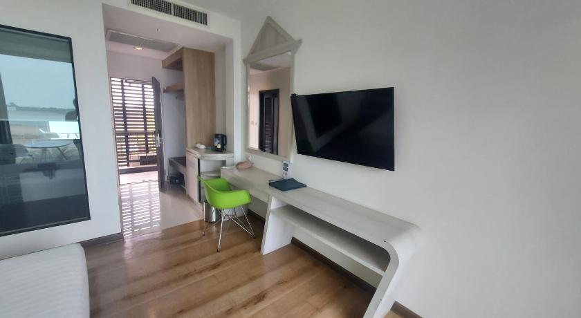 Фото The River Hotel