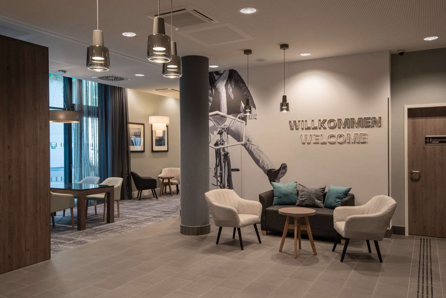 Фото Hampton by Hilton Düsseldorf City Centre