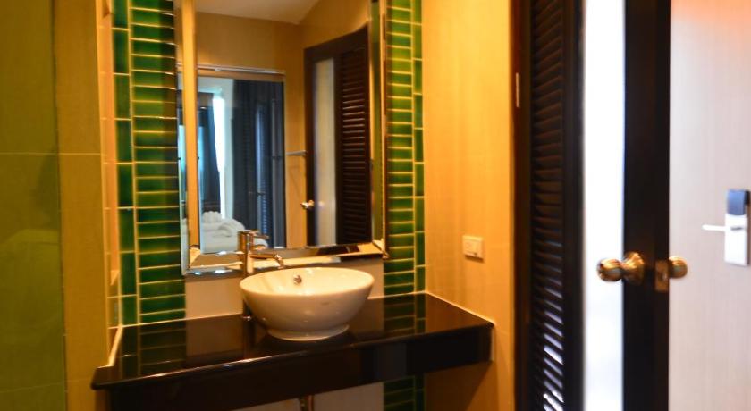 Фото The River Hotel