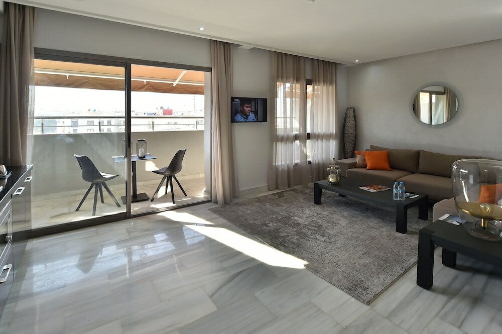 Фото Le Yacht Suites Hotel