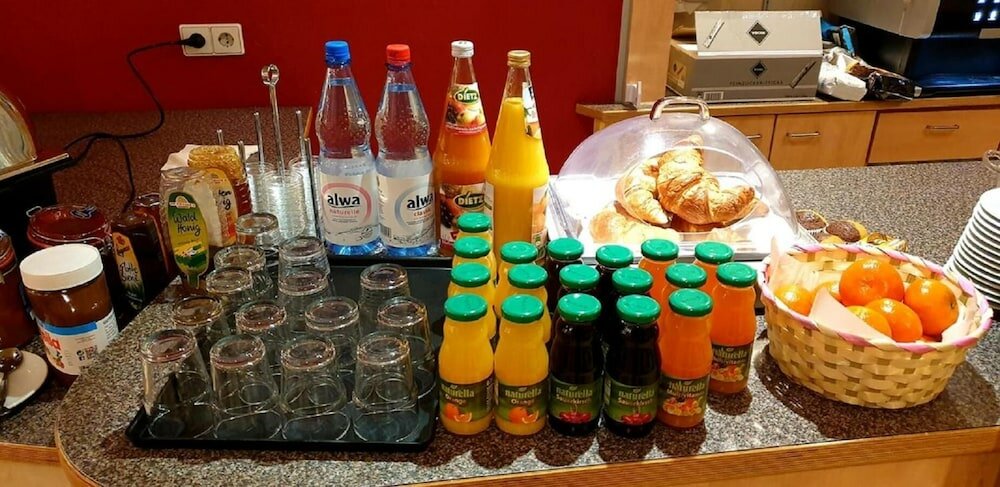 Фото Lilton Hotel Zuffenhausen