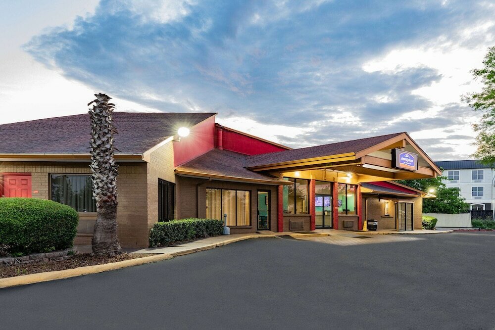 Фото Howard Johnson by Wyndham Houston